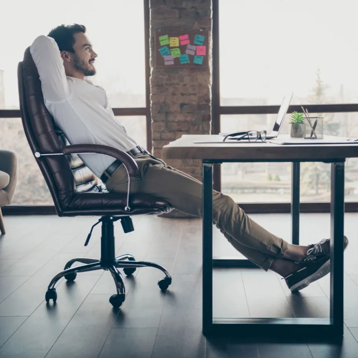 Top 5 scaune de birou pentru persoanele cu dureri de spate