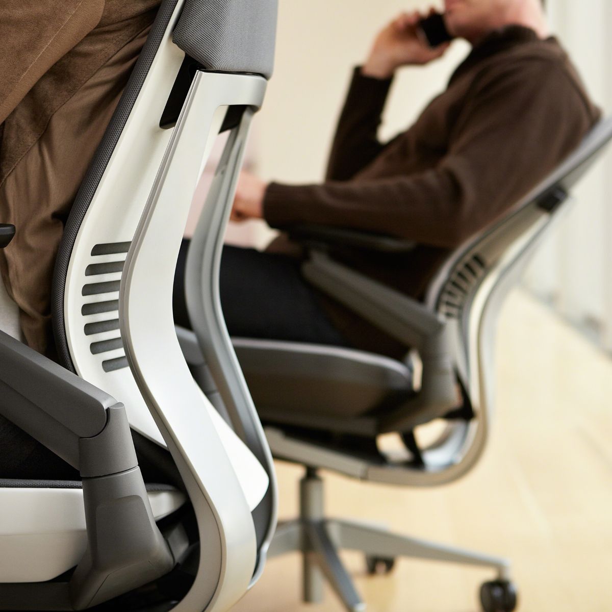 Роль регулируемости в выборе идеального офисного кресла